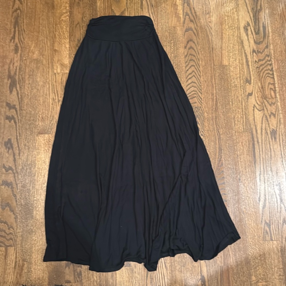 Black maxi skirt
Size small
Brand: Bobeau